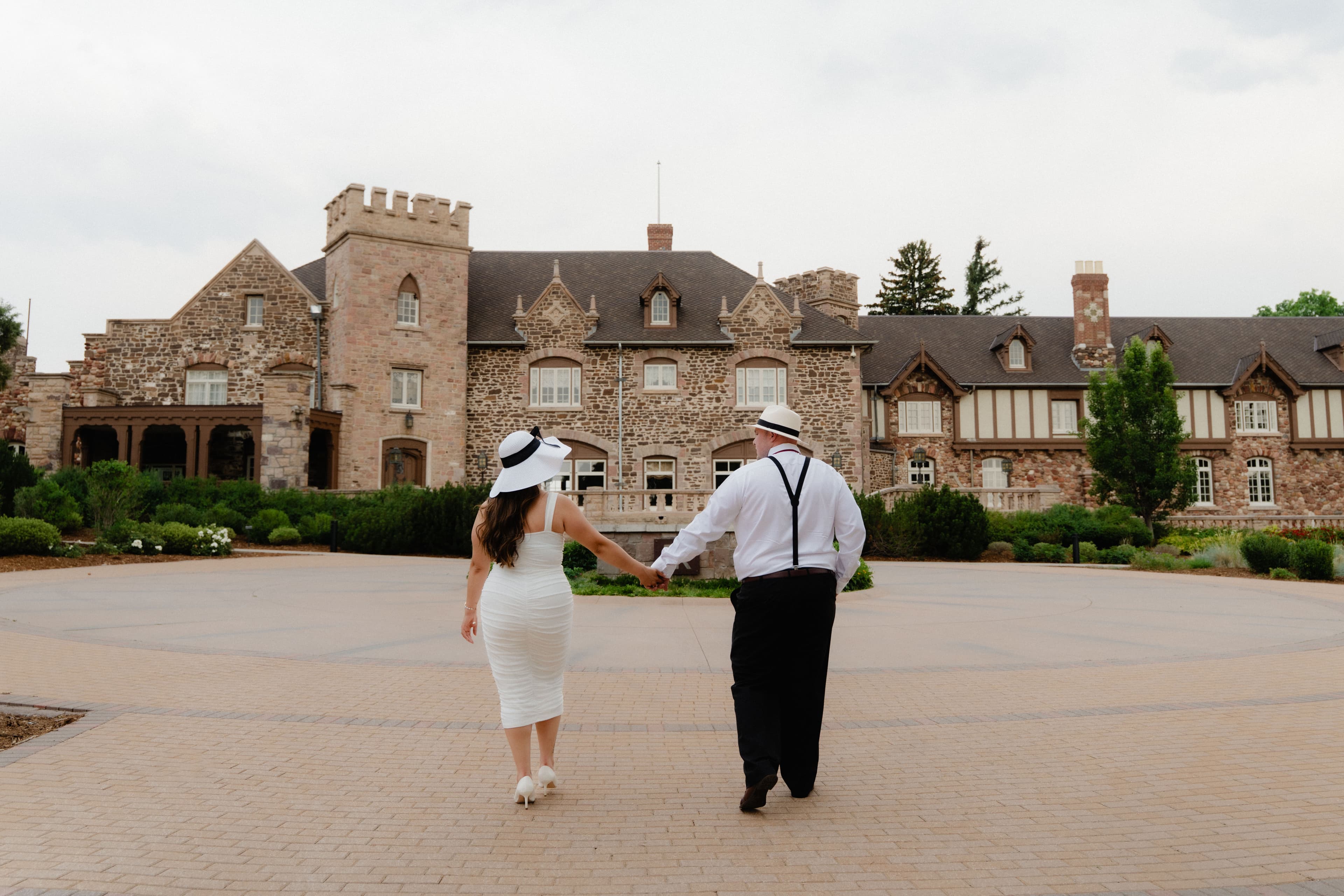 Raquel and Mark Anthony in front of the castle